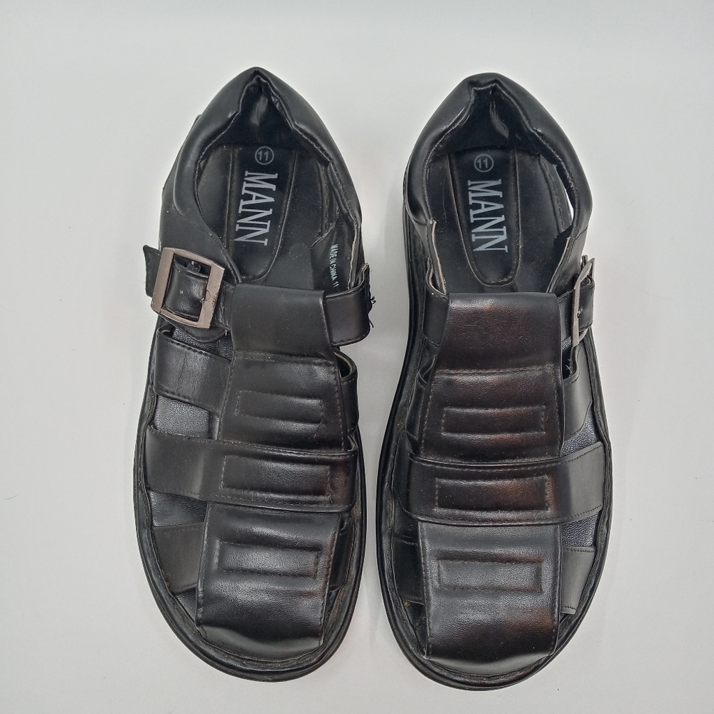 Men's Sz 11 MANN Brand Sandals w Buckle